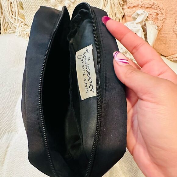 EUC Kylie Cosmetics Nylon Makeup Kit - Picture 6 of 6